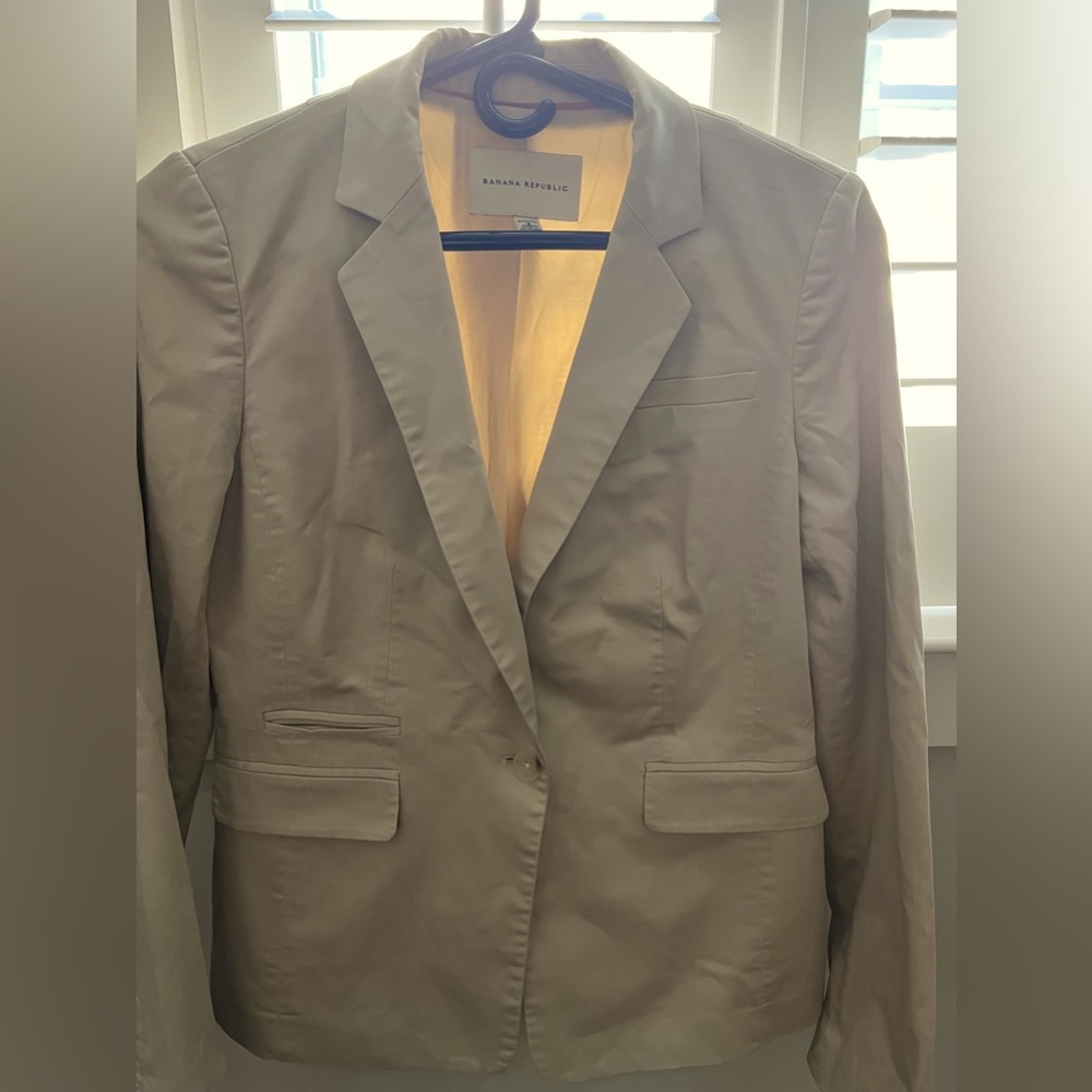 Banana Republic Khaki Suit - stretch and pants are capri
